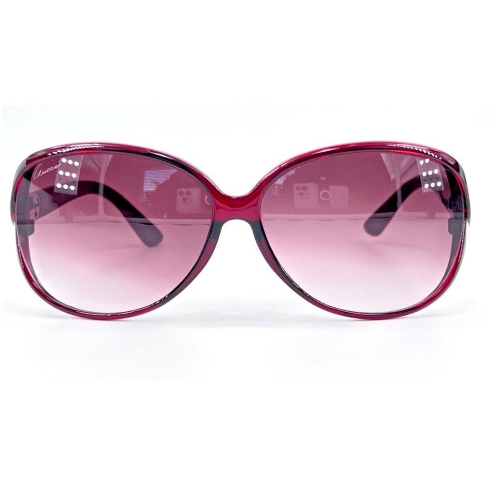 Authentic Gucci sunnies in great condition.